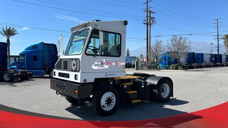 2018 Capacity Sabre 5 Yard Spotter Trucks