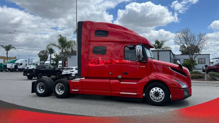 2021 VOLVO VNL 760 Sleeper Trucks