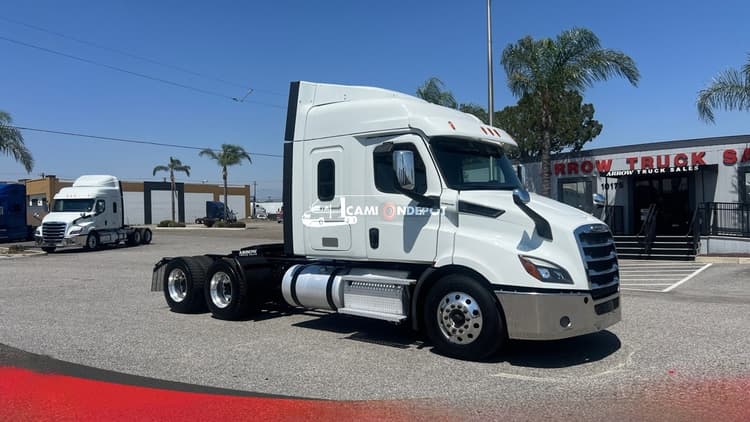 2020 Freightliner Cascadia Sleeper Trucks