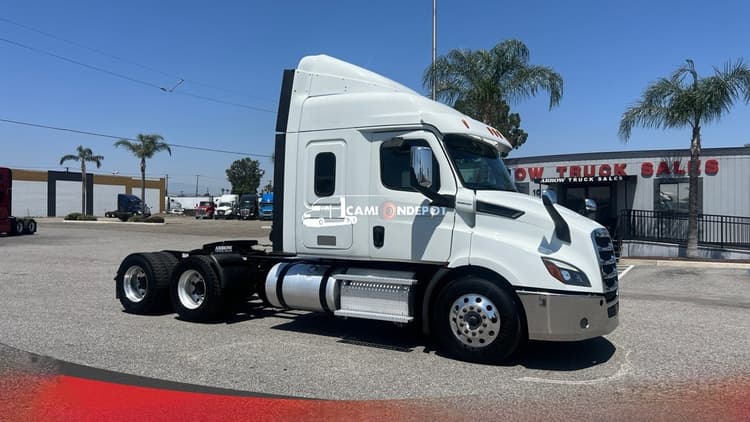 2020 Freightliner Cascadia Sleeper Trucks