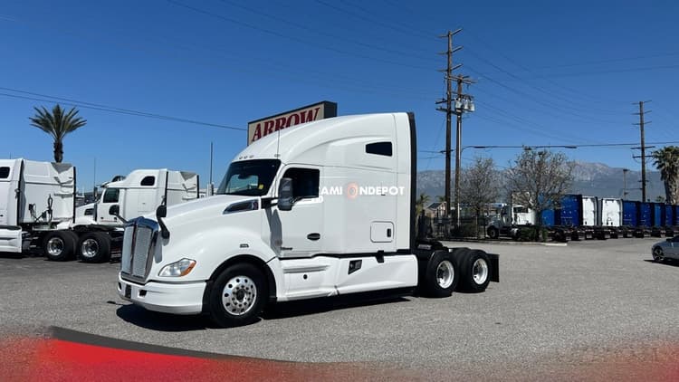 2020 Kenworth T680 Sleeper Trucks