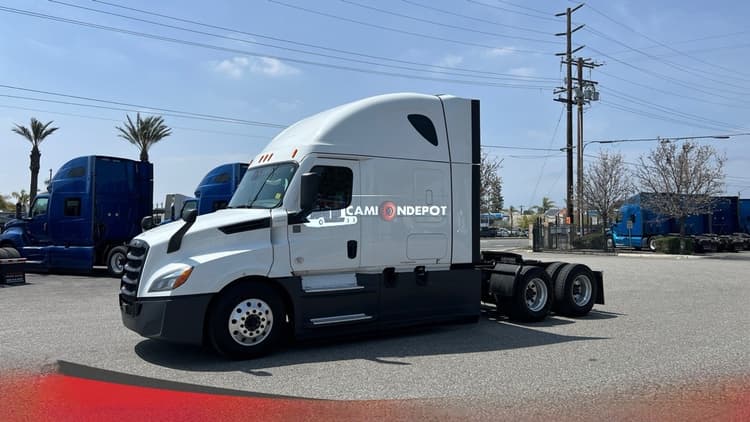 2020 Freightliner Cascadia Sleeper Trucks