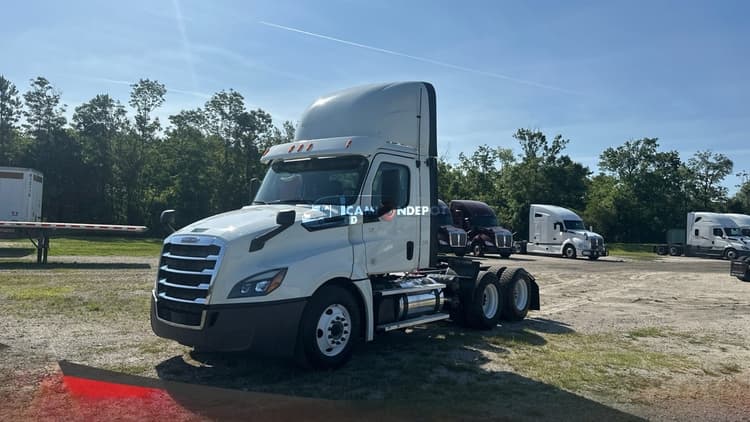 2020 Freightliner Cascadia  Day Cab Trucks