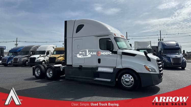 2020 Freightliner Cascadia Sleeper Trucks
