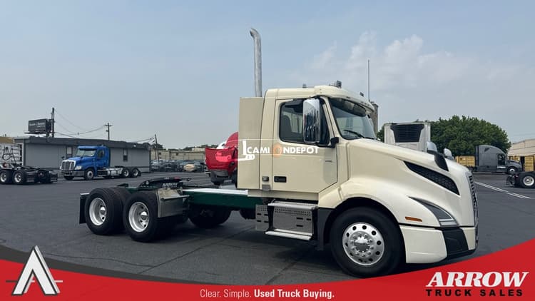 2020 Volvo VNL 300 Day Cab Trucks