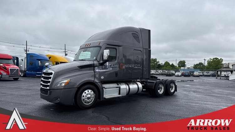 2020 Freightliner Cascadia Sleeper Trucks