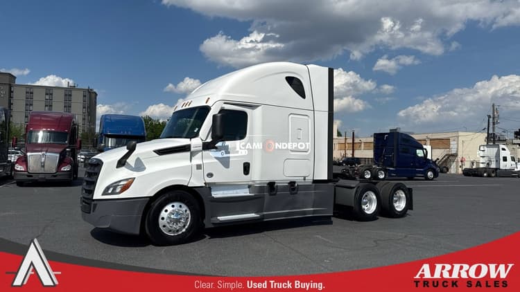 2020 Freightliner Cascadia Sleeper Trucks