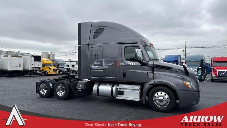 2020 Freightliner Cascadia Sleeper Trucks