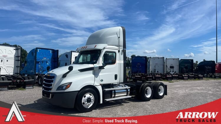 2019 Freightliner Cascadia Day Cab Trucks