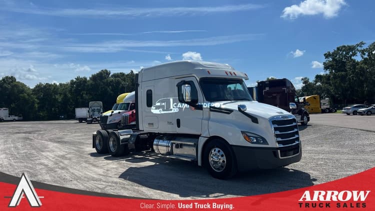 2019 Freightliner Cascadia Sleeper Trucks