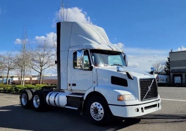 2017 Volvo VNM64T200 Day Cab Trucks