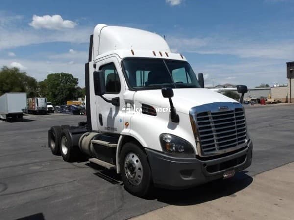 2018 Freightliner CASCADIA 113 Day Cab Trucks