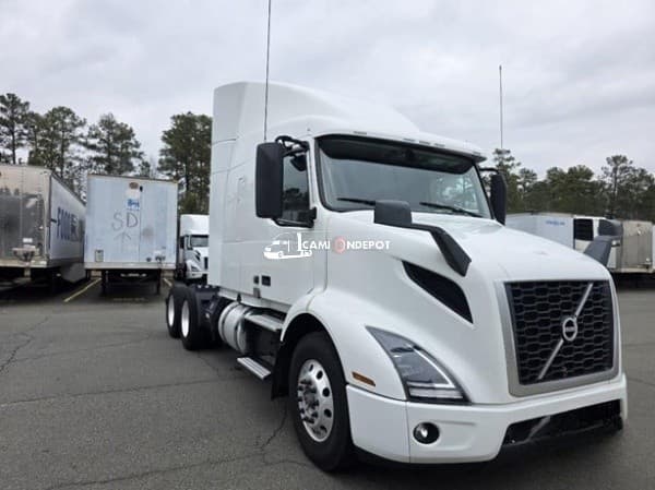 2021 Volvo VNR64T640 Sleeper Trucks