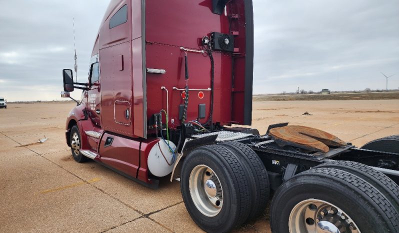 2015 Kenworth T680 Sleeper IN Lubbock TX full