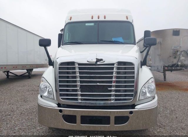 2017 FREIGHTLINER CASCADIA SLEEPER IN CROTHERSVILLE IN full