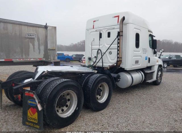 2017 FREIGHTLINER CASCADIA SLEEPER IN CROTHERSVILLE IN full