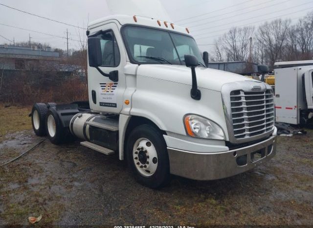 2016 FREIGHTLINER CASCADIA DAY CAB IN RIVERSDIE, RI full