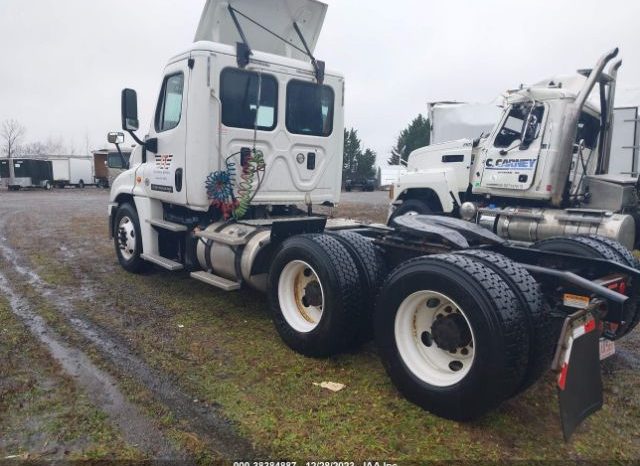 2016 FREIGHTLINER CASCADIA DAY CAB IN RIVERSDIE, RI full