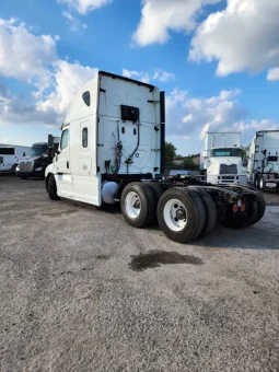 Used 2020 Freightliner Cascadia Sleeper near Hialeah, Florida