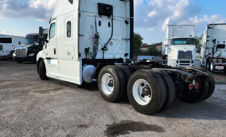 
								Used 2020 Freightliner Cascadia Sleeper near Hialeah, Florida full									