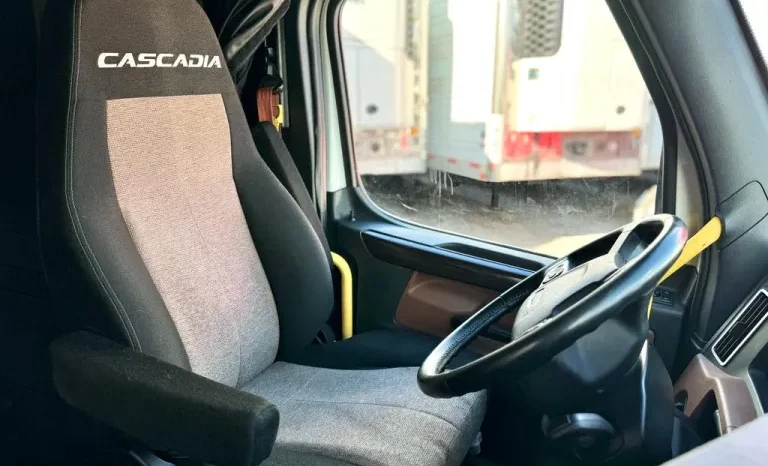 
								Used 2018 Freightliner Cascadia Sleeper in Hialeah, Florida full									