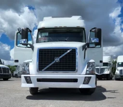 Used 2013 Volvo 780 Sleeper in Hialeah, Florida