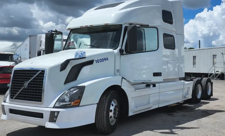 
								Used 2013 Volvo 780 Sleeper in Hialeah, Florida full									