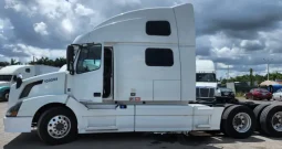 Used 2013 Volvo 780 Sleeper in Hialeah, Florida