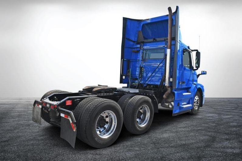 
								Used 2017 Volvo VNL 300 Day Cab in Miami Florida full									