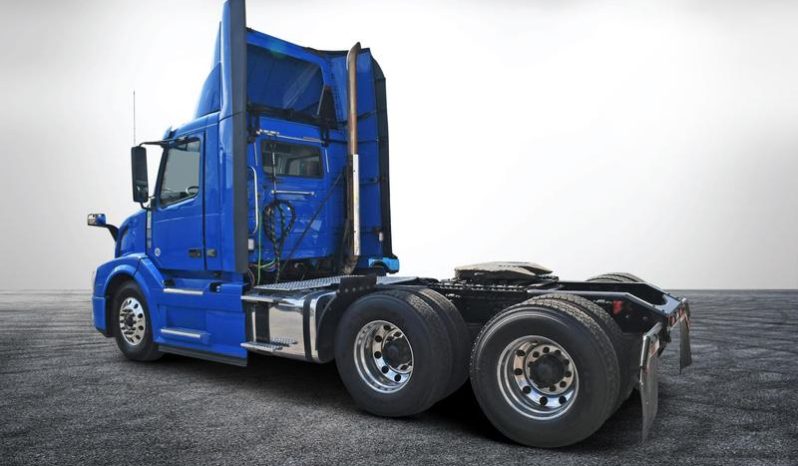 
								Used 2017 Volvo VNL 300 Day Cab in Miami Florida full									