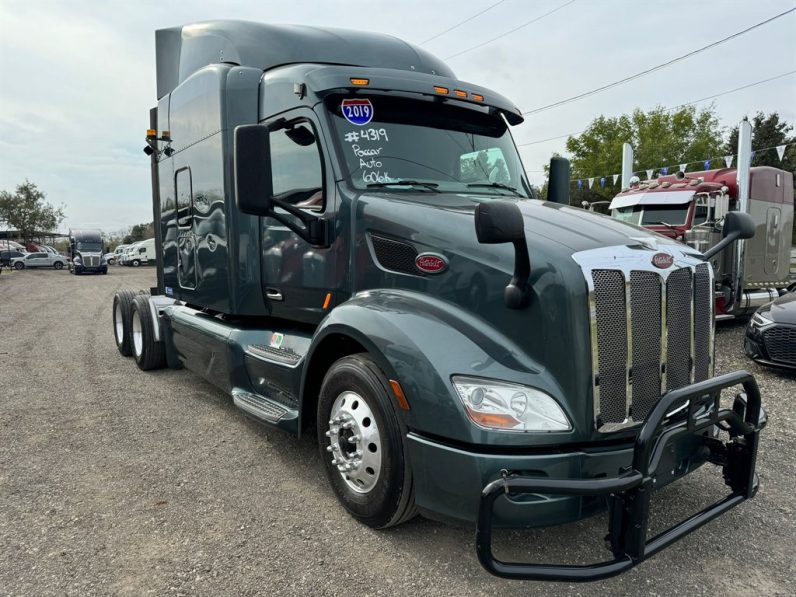 
								Used 2019 Peterbilt 579 Sleeper in Von Ormy, Texas full									