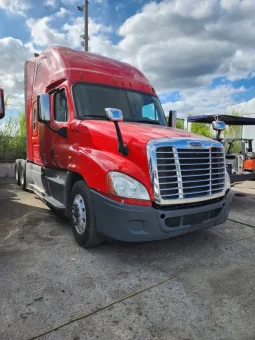 Used 2018 Freightliner Cascadia Sleeper near Hialeah, Florida