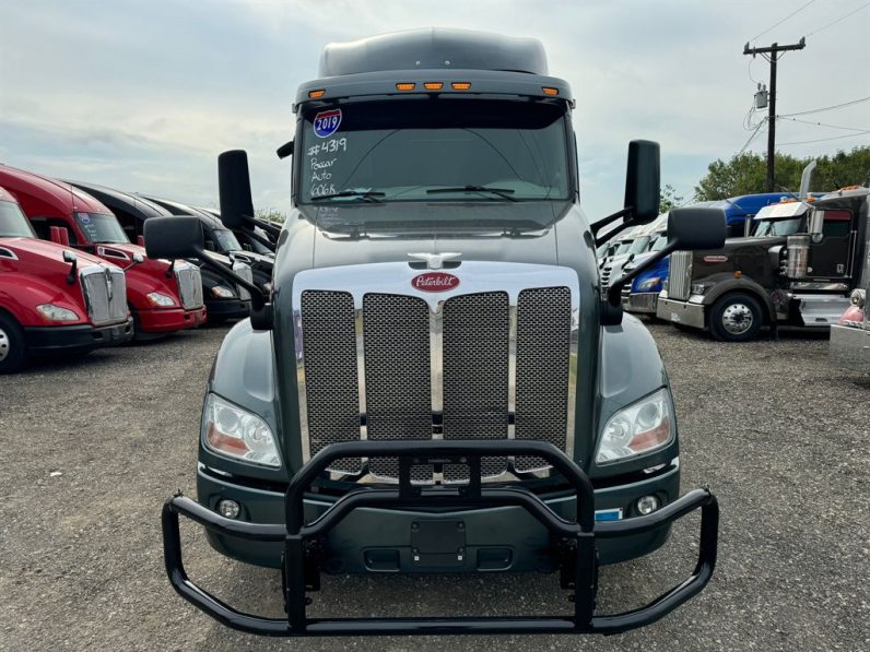 
								Used 2019 Peterbilt 579 Sleeper in Von Ormy, Texas full									