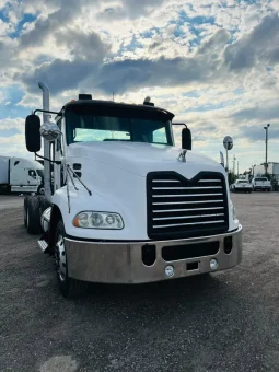 Used 2008 Mack Day Cab in Hialeah, Florida