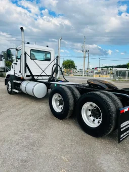 Used 2008 Mack Day Cab in Hialeah, Florida