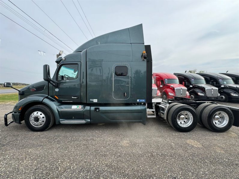 
								Used 2019 Peterbilt 579 Sleeper in Von Ormy, Texas full									