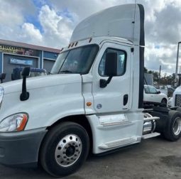 Used 2017 Freightliner Cascadia Day Cab in Tampa, Florida