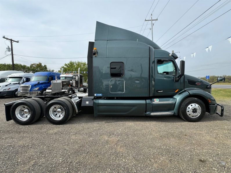 
								Used 2019 Peterbilt 579 Sleeper in Von Ormy, Texas full									