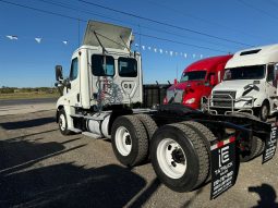 Used 2019 Freightliner Cascadia Day Cab in Von Ormy, Texas