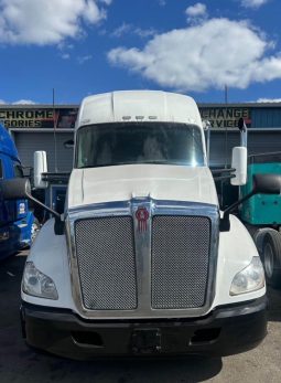 Used 2018 Kenworth T680 Sleeper in Tampa, Florida