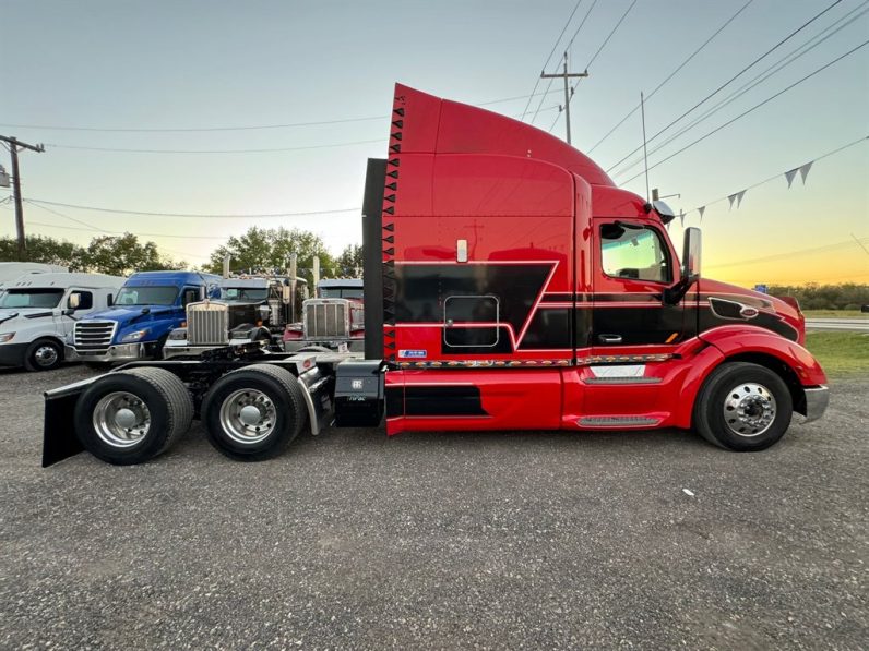 
								Used 2019 Peterbilt 579 Sleeper in Von Ormy, Texas full									