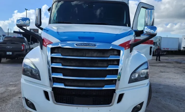 
								Used 2018 Freightliner Cascadia Sleeper in Hialeah, Florida full									