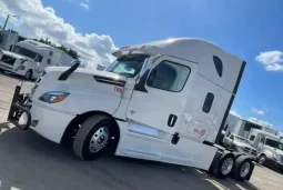 Used 2018 Freightliner Cascadia Sleeper in Hialeah, Florida