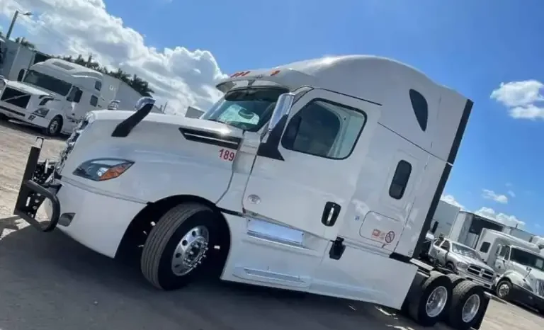 
								Used 2018 Freightliner Cascadia Sleeper in Hialeah, Florida full									