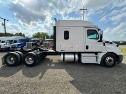 Used 2020 Freightliner Cascadia 126 Sleeper in Von Ormy, Texas