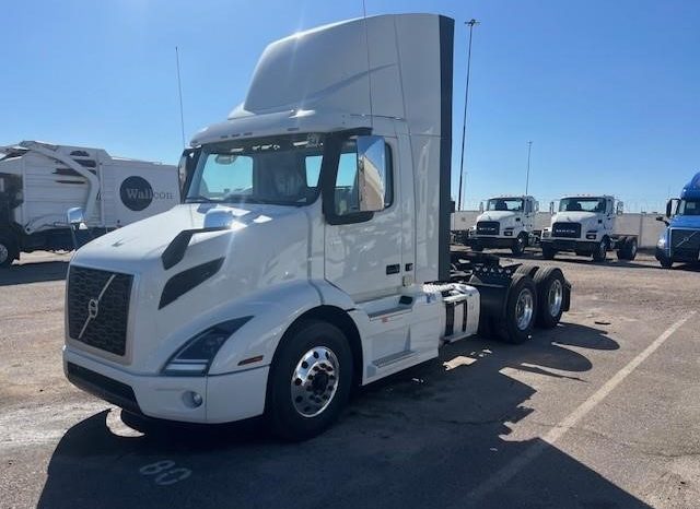 
								New 2024 Volvo VNR64T300 Day Cab in Phoenix Arizona full									