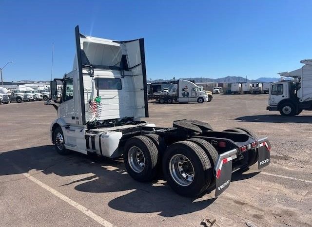 
								New 2024 Volvo VNR64T300 Day Cab in Phoenix Arizona full									