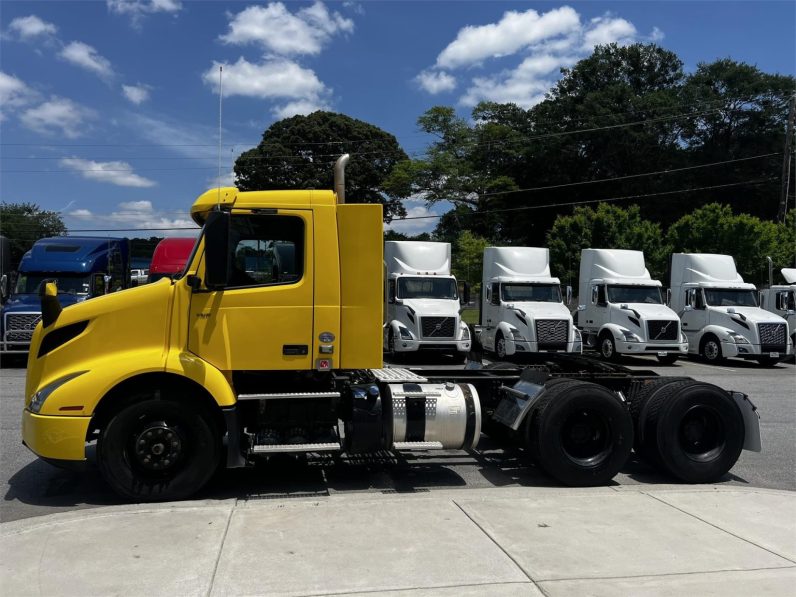 
								Used 2019 Volvo VNR64T300 Day Cab in Atlanta Georgia full									