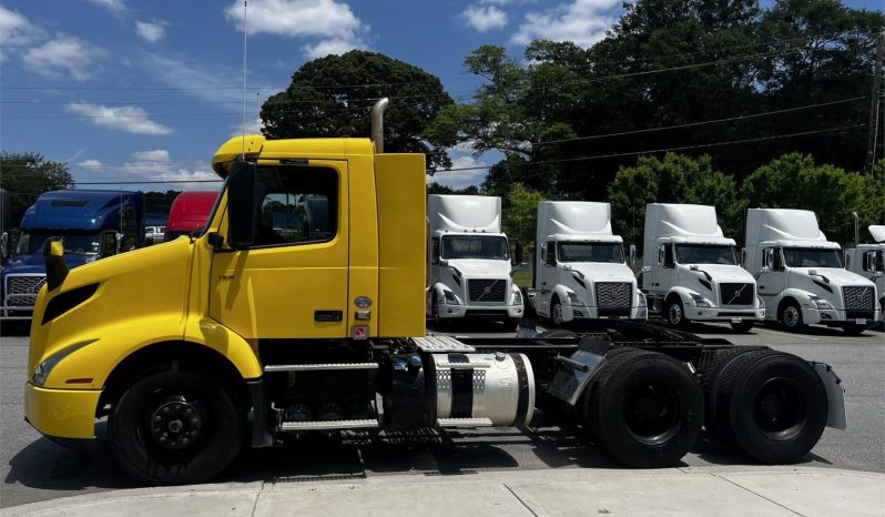 
								Used 2019 Volvo VNR64T300 Day Cab in Atlanta Georgia full									