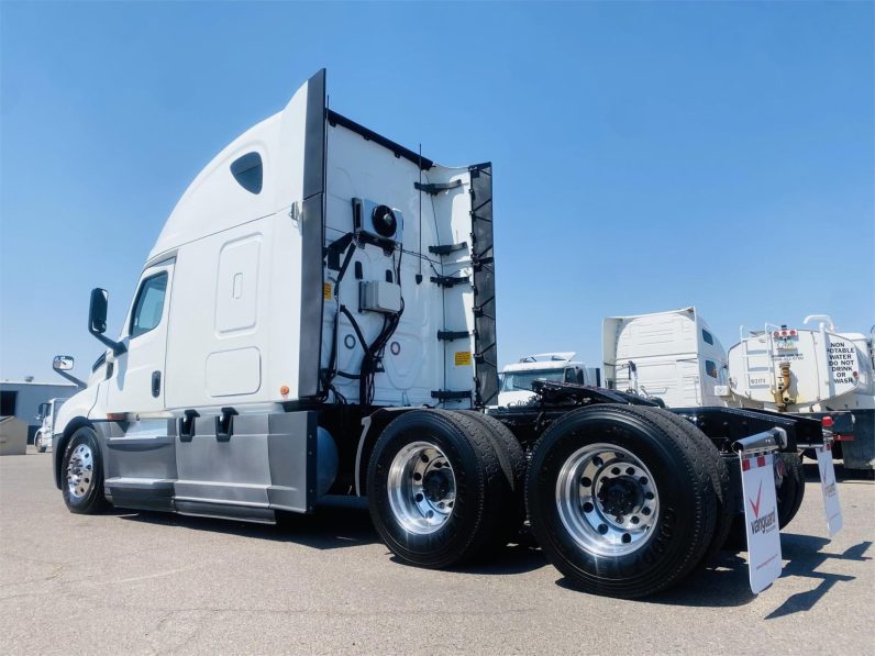 
								Used 2020 Freightliner Cascadia 126 Sleeper in Phoenix Arizona full									